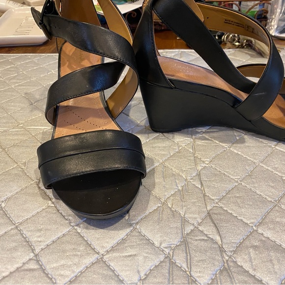 Clarks wedge strappa sandal. Size 8 - Picture 2 of 6